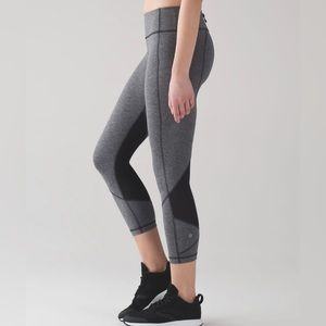 Lululemon Pace Rival 22” Crop in Heathered Black (Size 6)